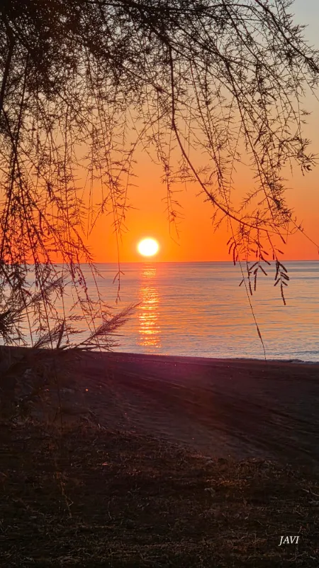 Playa de Chilches al amanecer
